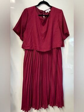 Piper and Scoot Burgundy chiffon pleated maxi dress round neck short sleeve
